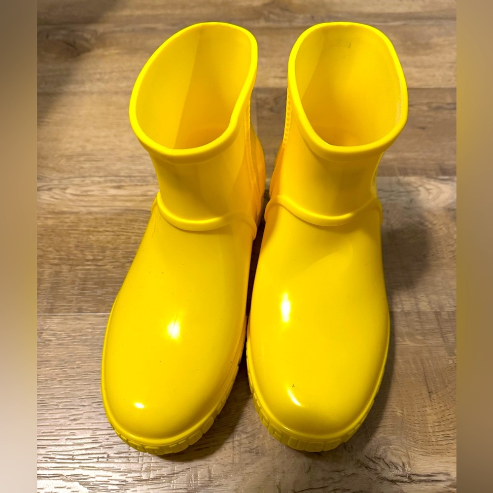 UGG rain boots